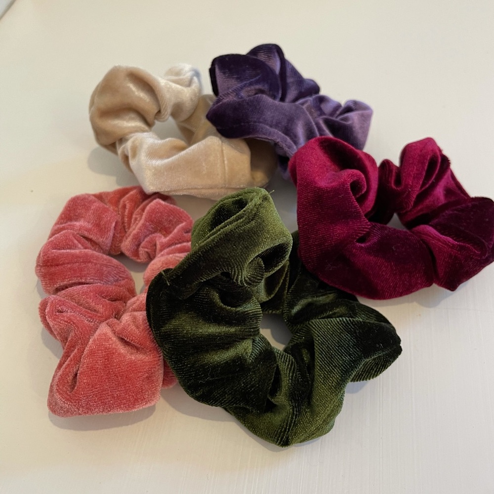assortment pack of 5 velvet scrunchies